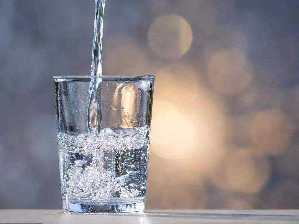 健身中补水你真的喝对了吗？喝水还是运动饮料？